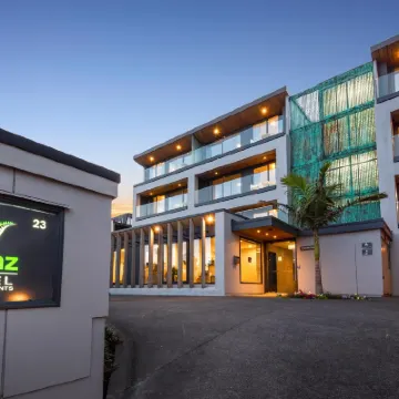 Fernz Motel & Apartments Birkenhead Hotels near The Warehouse Group
