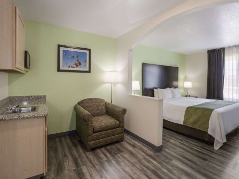 Quality Inn & Suites Clayton, NM