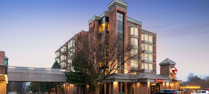 Ramada Plaza by Wyndham Niagara Falls Hotels in Niagara Falls
