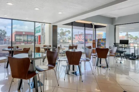 Quality Inn Daytona Beach Oceanfront Отели в г. Дейтона-Бич