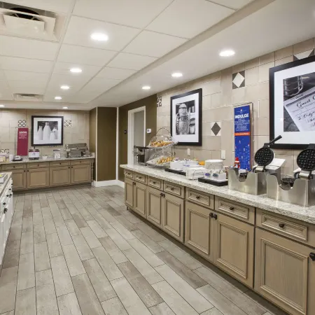 Hampton Inn & Suites Alliance