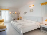 Vardia Bay Studios Hotels in Folegandros