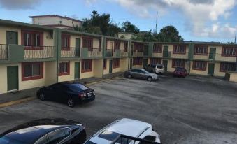 2 Bedroom / 1 Bath Only 5 Minutes Away from Bank of Hawaii