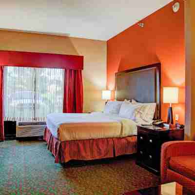 Holiday Inn Express & Suites Tyler South Rooms