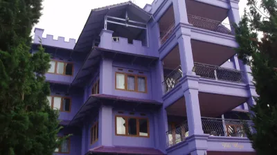 Vila Ungu Lantai 3-4-5 (6 Bedroom) Max. 24 Paxs Hotels in Karyawangi