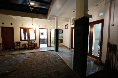 Adaro Homestay Malioboro Отели в г. Tegalrejo