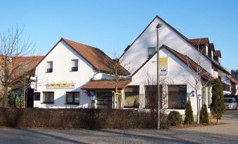 Gasthaus Pension Rezatgrund - Housity