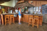 Deco Stop Lodge - bar