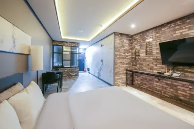 Muju Muju Self Check-in Motel Hotels near Museum of Musical Instruments of the World
