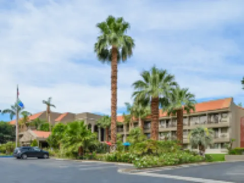 โรงแรม ฮอลิเดย์ อินน์ เอ็กซ์เพรส ปาล์ม-เดสเซิร์ท บาย IHG โรงแรมในปาล์มดีเซิร์ท