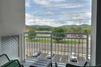 Holiday Inn & Suites PIGEON FORGE CONVENTION CENTER by IHG - خلابة