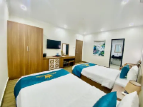 White Crown Hotel Hotels near Sun World Halong Complex