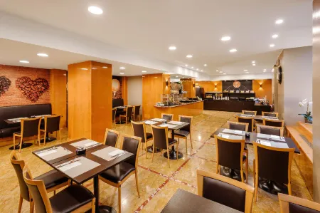 City Life Hotel Poliziano, by R Collection Hotels Отели рядом с достопримечательностью «Torre Diamante»