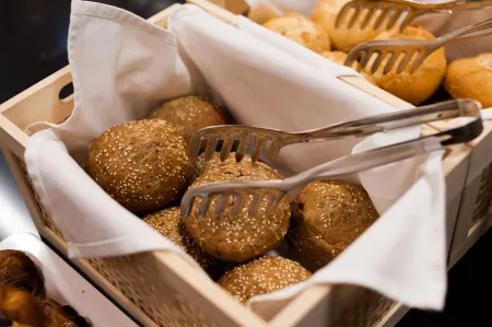 Holiday Inn Express Tbilisi Avlabari Отели рядом с достопримечательностью «Памятник  Церетели и Чавчавадзе»