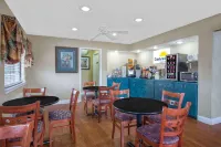Days Inn by Wyndham Ruston LA - breakfast