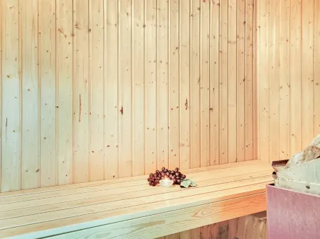 "Aurelia" - 500m to the Fjord