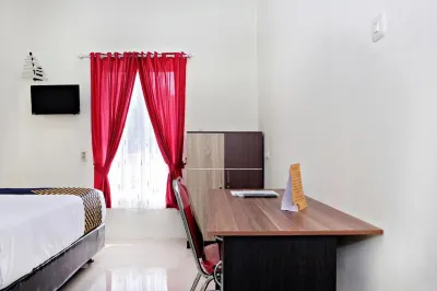 Homestay Danesti Syariah Near Bandara Sultan Hasanuddin Mitra RedDoorz Hotels in 