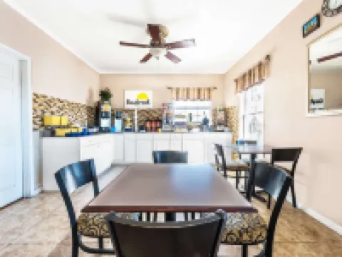 Days Inn by Wyndham Gainesville Hotels in Cooke County