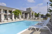Days Inn & Suites by Wyndham Fort Valley