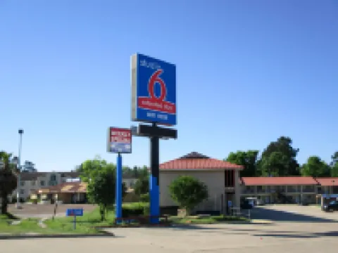Studio 6 Huntsville, TX Hotels in Walker County