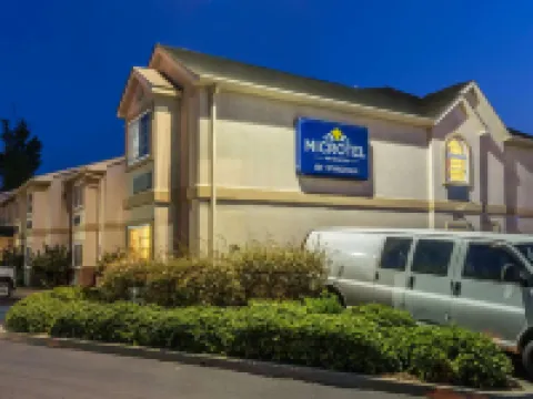Microtel Inn & Suites by Wyndham Auburn Hotels in Auburn