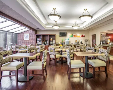 Quality Inn Schaumburg - Chicago Near the Mall Отели в г. Шаумбург