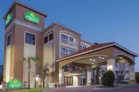 La Quinta Inn & Suites by Wyndham Fort Walton Beach - Parking