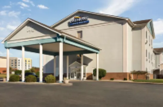 Baymont by Wyndham Elizabethtown Hotels in 