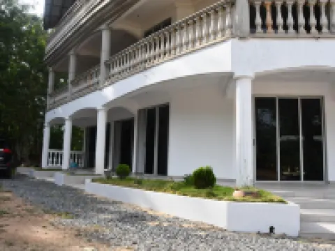 Raffin Royal Lodge Hotels in Asuogyaman