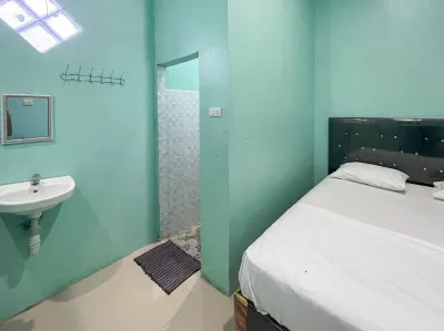 Antony Homestay Near Pantai Pasir Putih Parbaba Mitra RedDoorz Hotels near Pantai Pulo Tao
