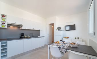 Stylish Residence Torre Bianca 2 Bedroom Sleeps 6