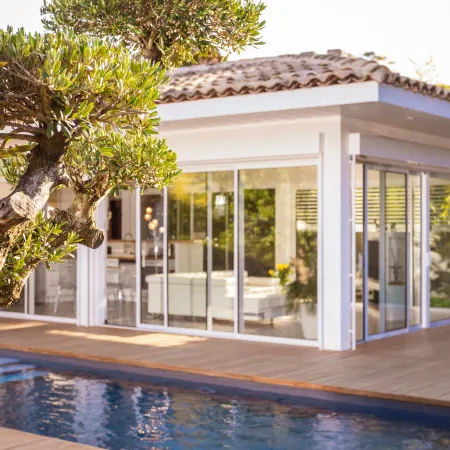 Architect-Designed Villa with Heated Pool & Private Hot Tub Отели в г. Карна