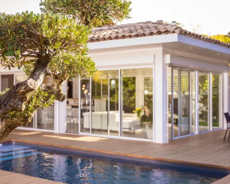 Architect-Designed Villa with Heated Pool & Private Hot Tub 卡納克酒店