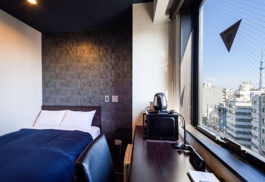 2. 호텔 라이브맥스..