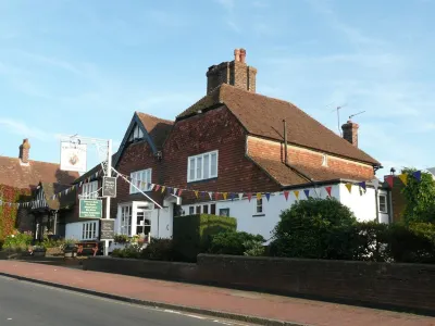 The Bear Inn and Burwash Motel Hôtels à : Rother District