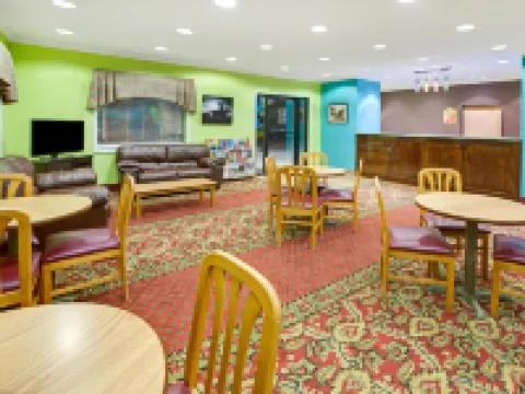 Super 8 by Wyndham Pasadena Hotels in Pasadena