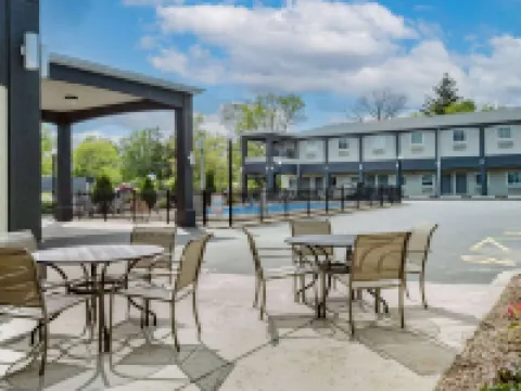 Days Inn & Suites by Wyndham Niagara Falls/Buffalo Hotéis em Niagara County