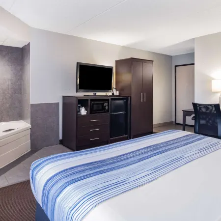 AmericInn by Wyndham Plover Stevens Point Отели в г. Пловер