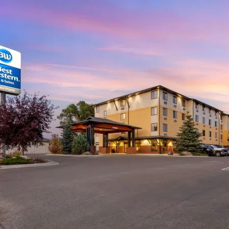 Best Western Golden Prairie Inn  Suites