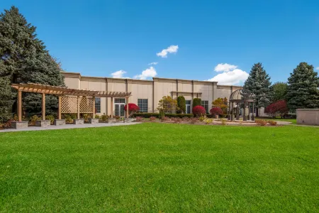 Clarion Hotel & Convention Center Joliet Отели рядом с достопримечательностью «Университет Сейнт Франсис»