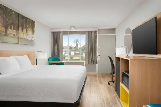 데이즈 인 바이 윈덤 레이크 시티 I 75