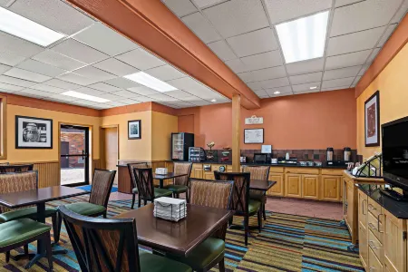 Rodeway Inn Отели в г. Макферсон