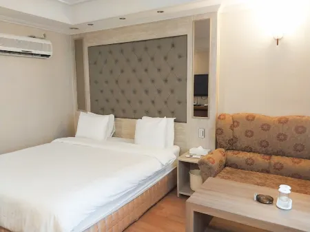 Seongsan Hotel, Yongho-Dong, Changwon Отели рядом со станцией Changwonjungang Railway Station