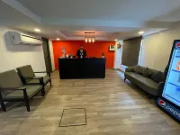SALTSTAYZ EXPRESS - Golf Course Raod & DLF PHASE-1 Hotels near IndiGo