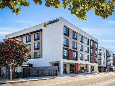 La Quinta Inn & Suites by Wyndham San Jose Airport-Downtown