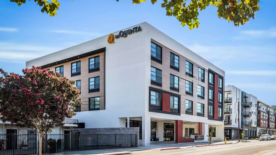 La Quinta Inn & Suites by Wyndham San Jose Airport-Downtown
