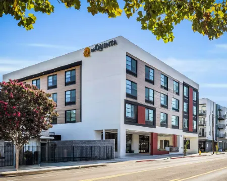 La Quinta Inn & Suites by Wyndham San Jose Airport-Downtown サンノゼのホテル