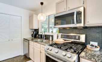 Glen Ellyn Home Walk to Downtown Dining and Shops!