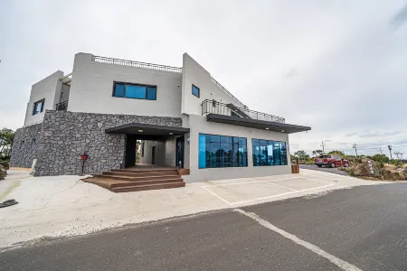 Sea and Star Pension Отели рядом с достопримечательностью «Aewol Coast Road»