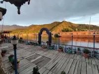 Aziz Palace Group of Houseboats